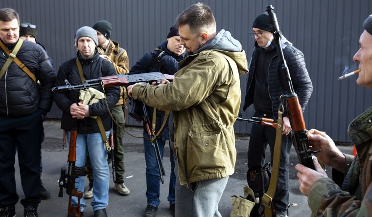 armas ucranianos Los ucranianos quieren más armas para luchar contra los rusos. Foto: Efe.