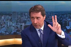Eduardo Feinmann satirizó a Luis Majul. Foto: captura de video A24. Eduardo Feinmann satirizó a Luis Majul. Foto: captura de video A24.