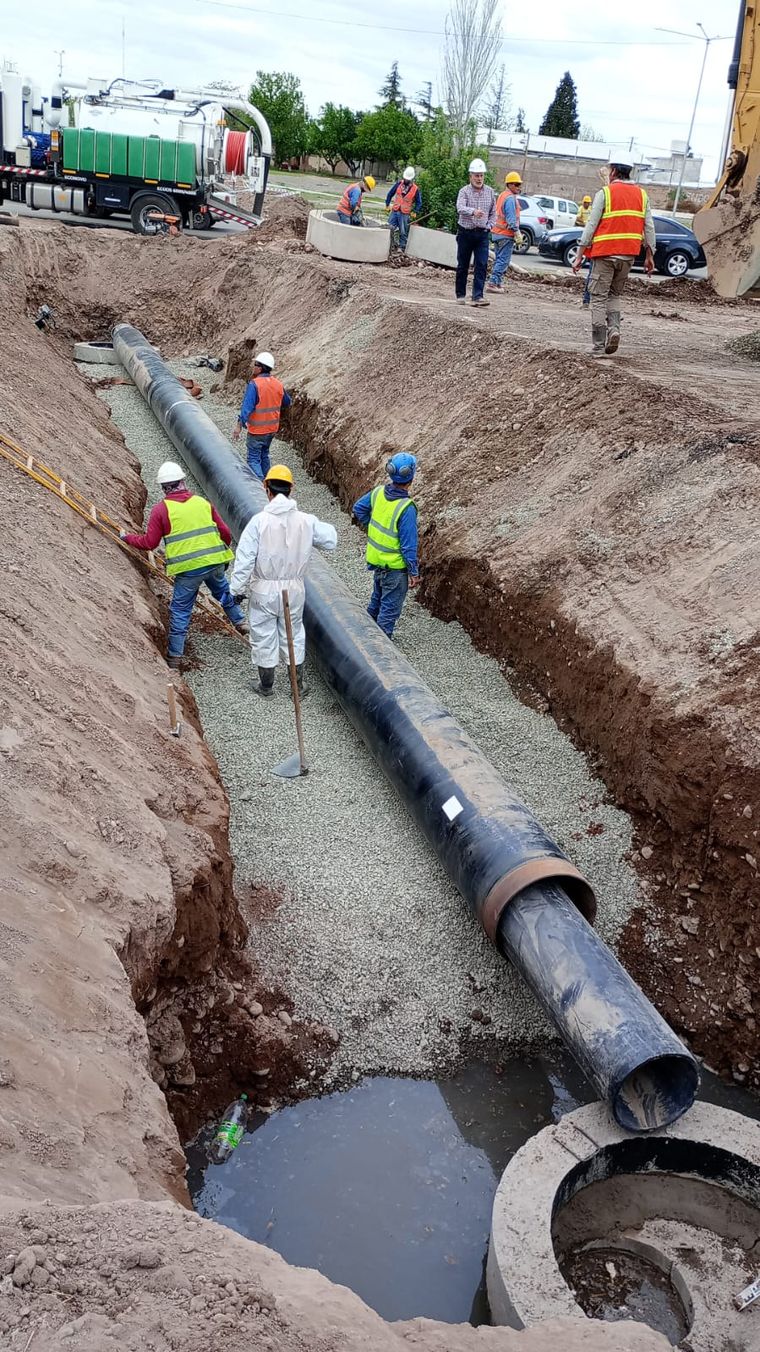 Así reemplazaron los caños en la zona del socavón del Acceso Sur. Así reemplazaron los caños en la zona del socavón del Acceso Sur.
