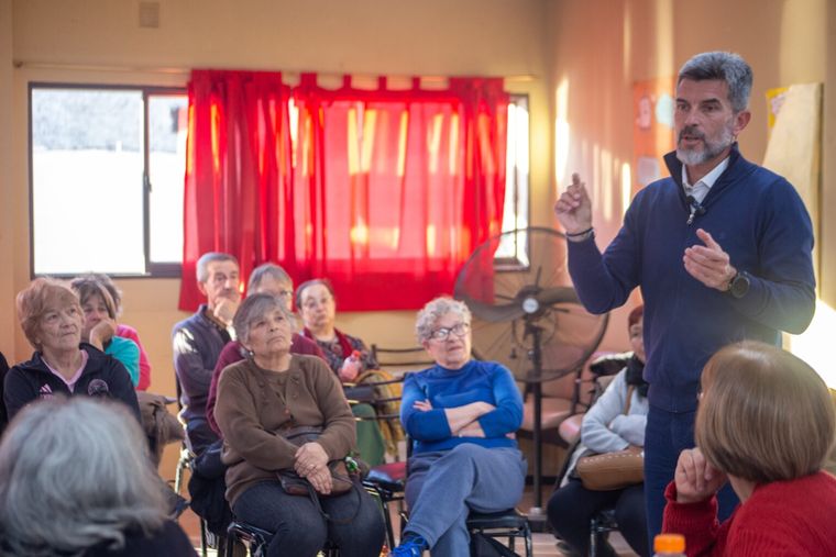 Ulpiano Suarez presentó los nuevos beneficios para jubilados y pensionados Ulpiano Suarez presentó los nuevos beneficios para jubilados y pensionados