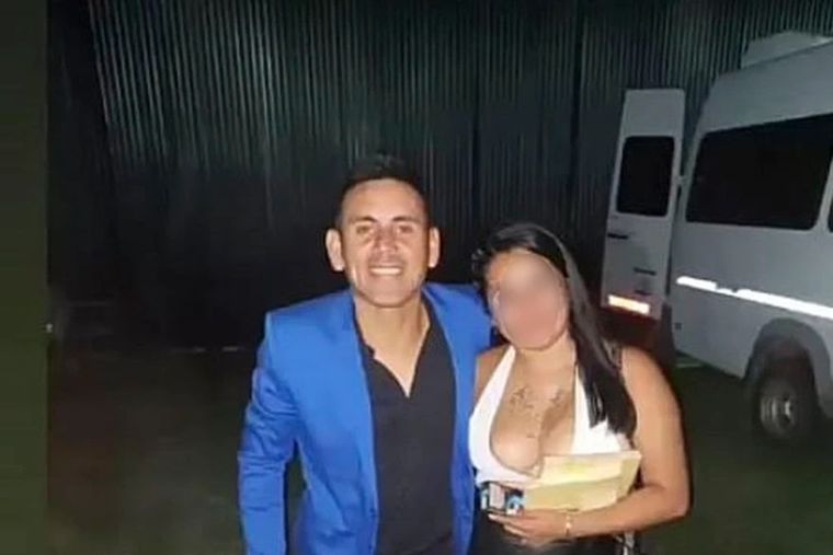 El concejal en medio de la boda narco