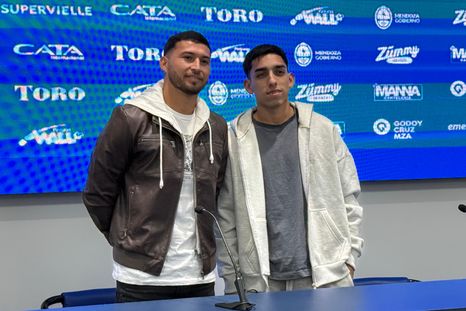 Godoy Cruz presentó a Escobar y Sosa. Godoy Cruz presentó a Escobar y Sosa.