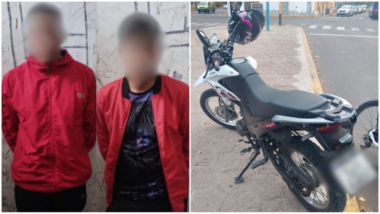 Los dos sujetos detenidos con el celular robado y la moto en la que se movilizaban.&nbsp;