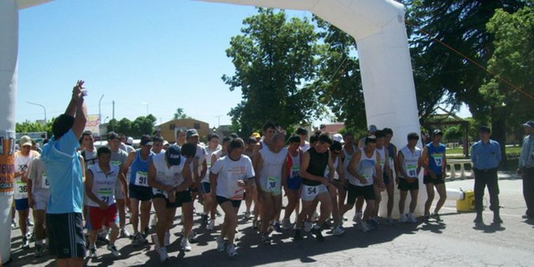 Largada de la maratón desde la plaza de La Consulta.
