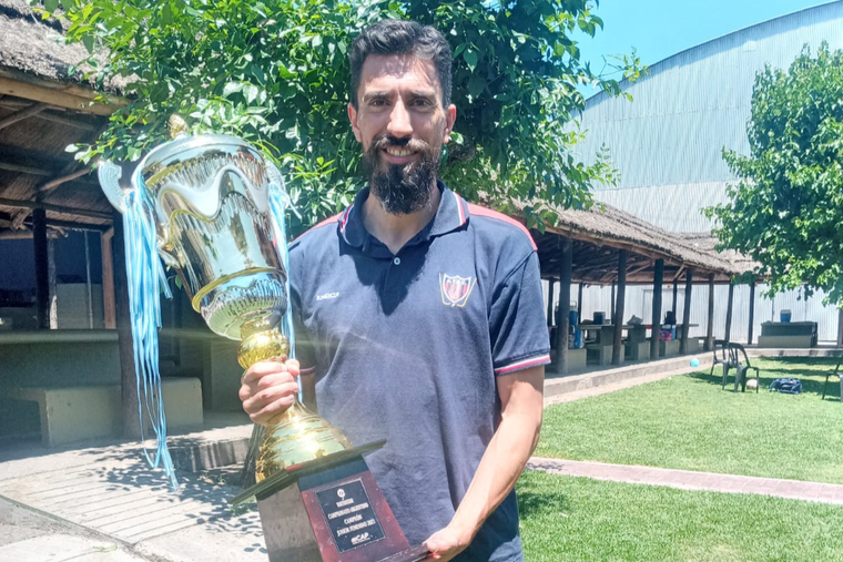 Victor Bazán, técnico de Andes Talleres, palpita la Intercontinental de hockey sobre patines.