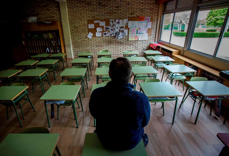 Siguen sin acordar el salario mínimo docente. Foto: EFE