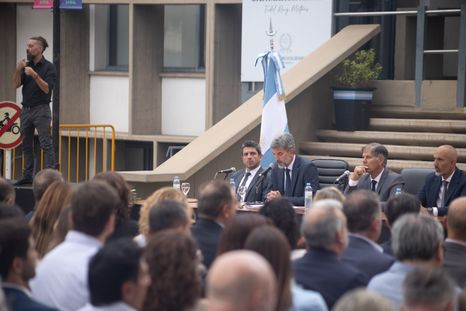 Ulpiano Suarez brindó su discurso anual ante el Concejo Deliberante. Ulpiano Suarez brindó su discurso anual ante el Concejo Deliberante.