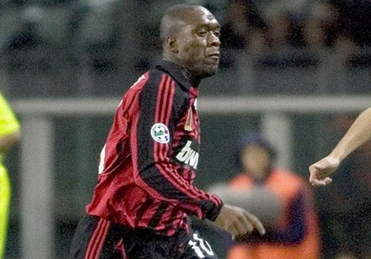 Seedorf afirma que no está dispuesto a cederle a Ronaldinho el dorsal heredado de Rui Costa.