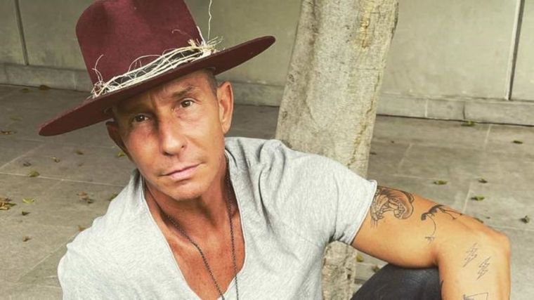 Finalmente, Erik Rubín anunció que en breve se mudará de casa.