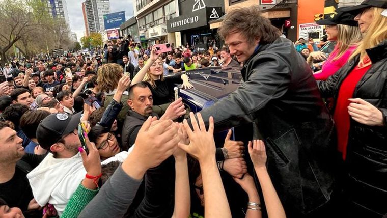 La irrupción de Javier Milei y sus consecuencias Javier Milei se ilusiona con ingresar al balotaje Foto: Facebook Javier Milei