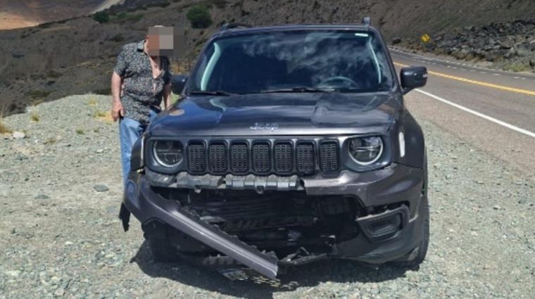 El conductor de la camioneta terminó con golpes en el cuerpo, pero está fuera de peligro tras el accidente.
