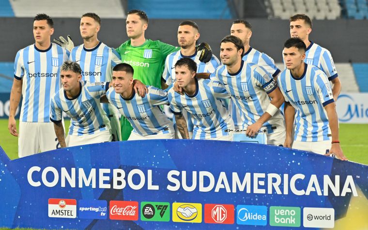 Racing enfrenta a Botafogo en el Olímpico Nilton Santos.
