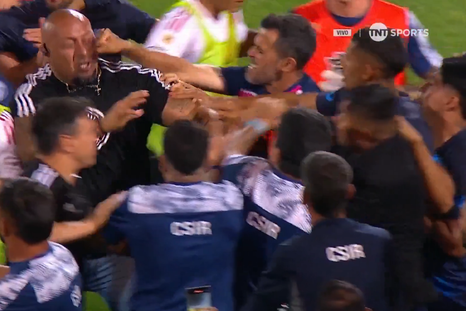 river echo a la roca... y en mendoza los hinchas recordaron la tremenda pina que se hizo viral river echo a la roca... y en mendoza los hinchas recordaron la tremenda pina que se hizo viral