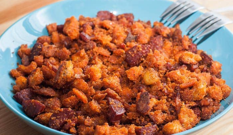 Migas extremeñas: receta tradicional española paso a paso Foto: Shutterstock