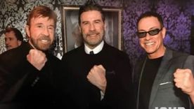 Norris, junto a John Travolta y Jean-Claude Van Damme. Norris, junto a John Travolta y Jean-Claude Van Damme.