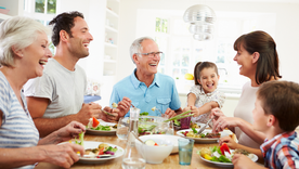 Aunque la sobremesa surge de manera espontánea, puede convertirse en un hábito consciente que fortalezca la convivencia. Aunque la sobremesa surge de manera espontánea, puede convertirse en un hábito consciente que fortalezca la convivencia.