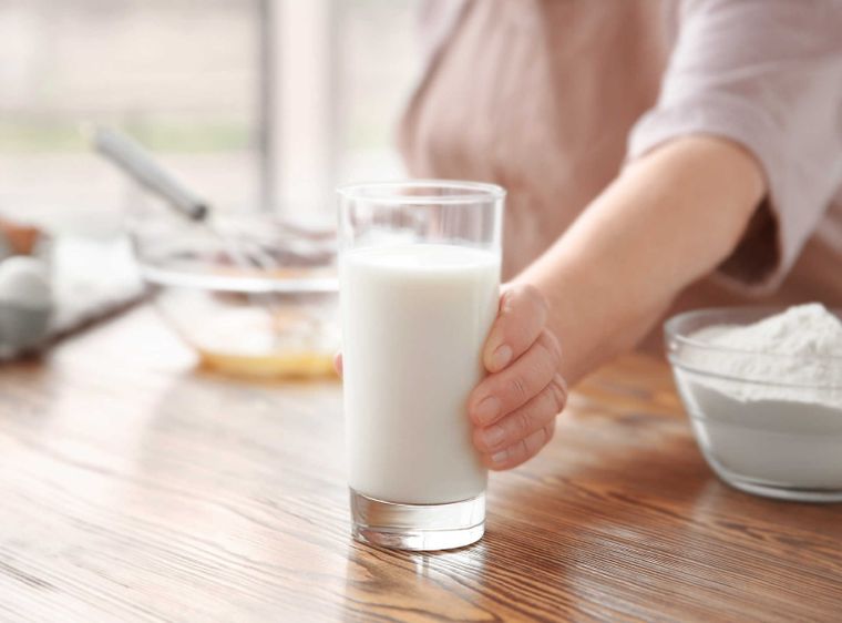 Beber leche se vuelve menos necesario si se incluyen otras fuentes ricas en calcio y proteínas. Foto: Archivo