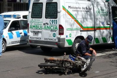 MDZol | El motociclista sufrió politraumatismos varios pero no de gravedad.