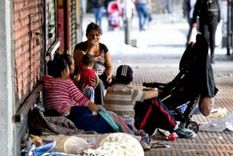 La pobreza baja y mejora la distribución del ingreso.