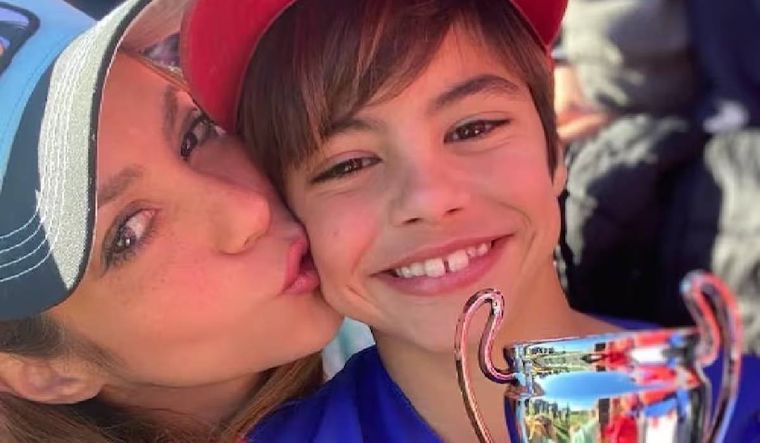 Milan Piqué, el hijo mayor de Shakira, se convirtió en tendencia por estas horas. Foto: Instagram / @Shakira