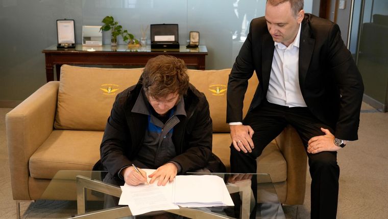 Javier Milei volvió a defender a Manuel Adorni