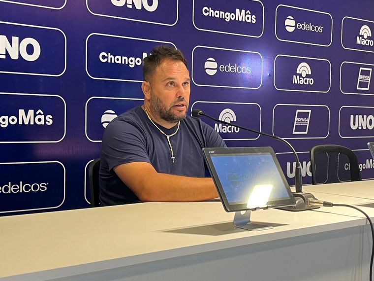 Federico Arias en conferencia de prensa. Foto: Prensa SCIR