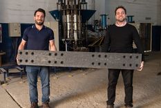 Con materiales de plástico reciclado, esta empresa fabrica durmientes para las vías de los trenes. Foto: INTI