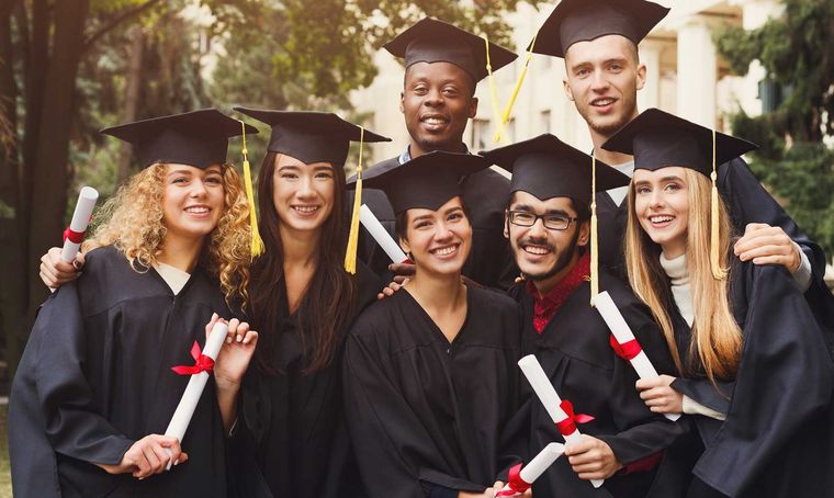 Al elegir una carrera universitaria, no les alcanza con pensar en lo práctico. Foto: Archivo