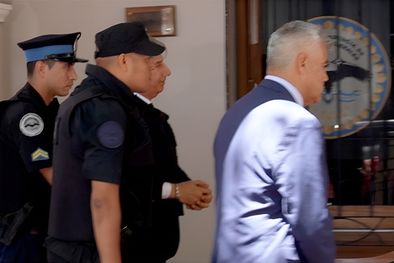 MDZol | Bento, esposado. Seguirá enfrentando el juicio oral en el que está acusado de delitos graves Foto: Rodrigo DAngelo / MDZ