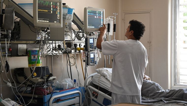 La anestesia general es un estado reversible de inconsciencia inducido mediante fármacos para permitir intervenciones quirúrgicas o procedimientos médicos invasivos. Foto: ALF PONCE MERCADO / MDZ