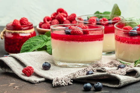 Panna cotta con frutos rojos: el postre perfecto para cualquier ocasión Foto: Shutterstock