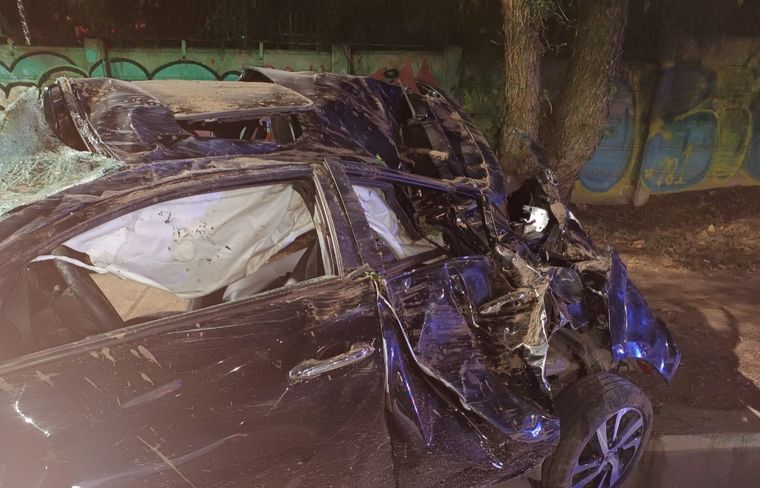 El hombre conducía por el Acceso Sur con el cuádruple de alcohol en sangre permitido. 