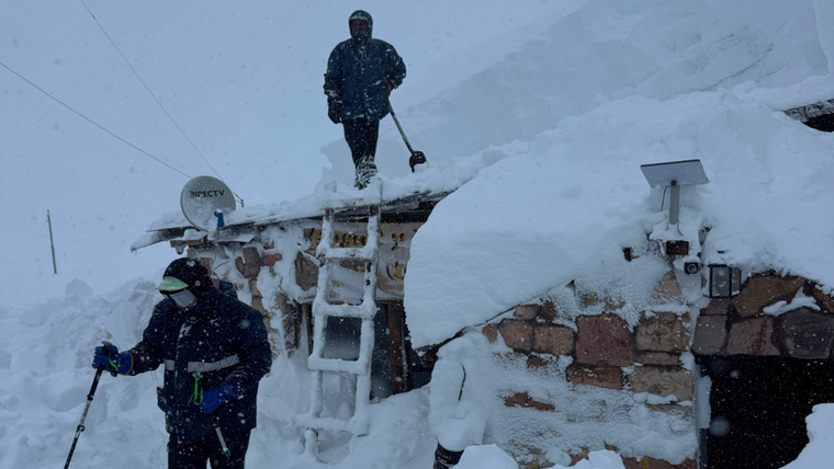 Los prestadores turísticos de Puente del Inca están preparados para pasar el temporal en alta montaña. Los prestadores turísticos de Puente del Inca están preparados para pasar el temporal en alta montaña.
