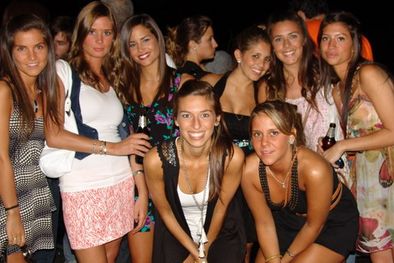 MDZol | Sole, Agustina, Aye, Ana, Martina, Maite, Jime, Romi, el grupo más divertido de Carnaglam! Foto: MDZ