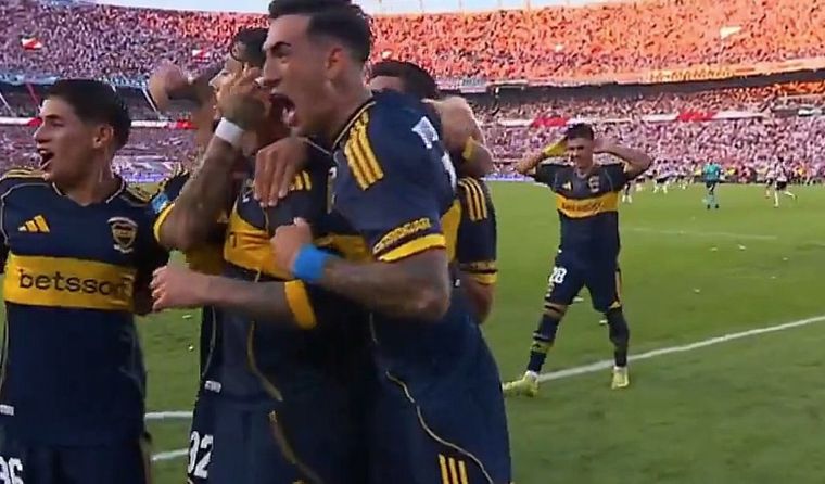 Adam Bareiro y un picante festejo tras el 1-0 de Boca en el Superclásico.