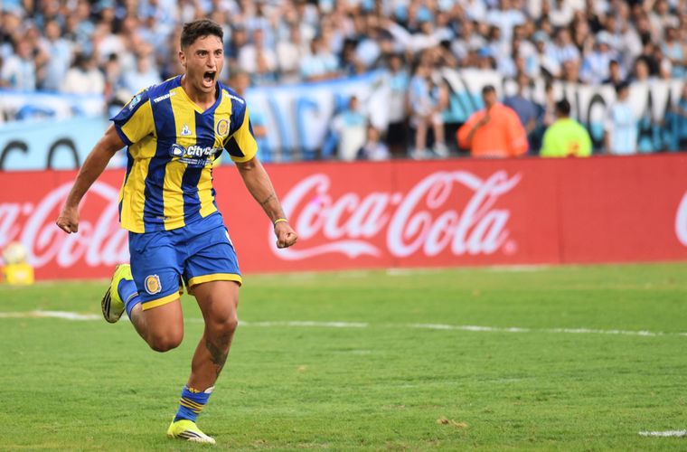 Alejo Véliz está a préstamo, suma goles, pero su continuidad en Rosario Central aparece en duda.