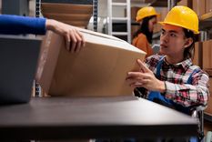 El puesto de Picker se centra en la selección y preparación de productos comprados online y que se encuentran en almacenes y centros de distribución para su envío. Foto: Freepik