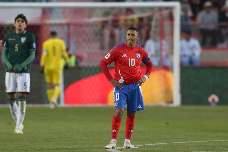 Alexis Sánchez se lamenta y no le encuentra explicación a otra dolorosa eliminación de la Selección de Chile. Alexis Sánchez se lamenta y no le encuentra explicación a otra dolorosa eliminación de la Selección de Chile.