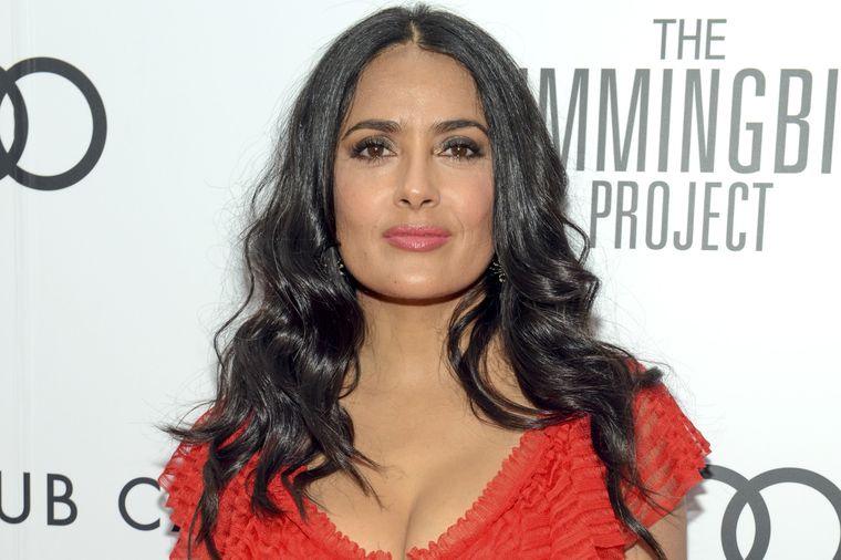 Salma Hayek deslumbra dentro y fuera de las alfombras rojas. Foto: People - static.onecms.io