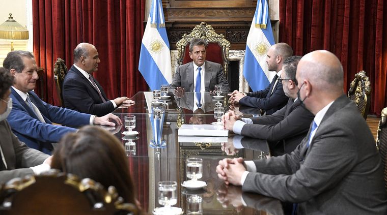 El nuevo ministro - asumirá el martes- está completando su equipo con viejos conocidos del ámbito público y la gestión en Economía. Foto: TELAM