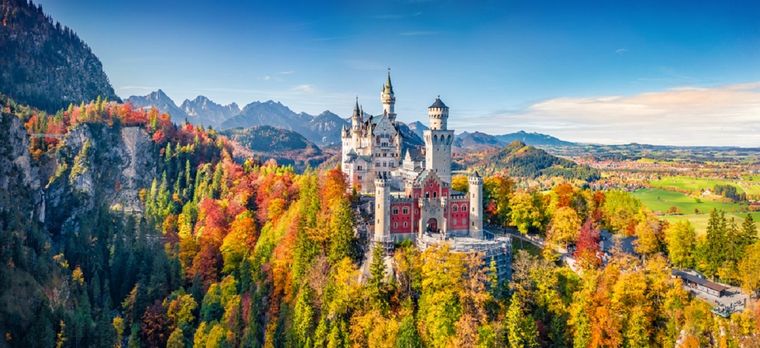 El Castillo de Neuschwanstein, Alemania, inspiró al icónico castillo de Disneyland Foto: shutterstock
