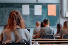 Las evaluaciones se tomarán en escuelas rurales, urbanas, de gestión estatal y privadas. Foto: Imagen generada con Midjourney