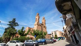 El pueblo de Rosalía, Sant Esteve Sesrovires, combina industria, tradición y naturaleza. El pueblo de Rosalía, Sant Esteve Sesrovires, combina industria, tradición y naturaleza.
