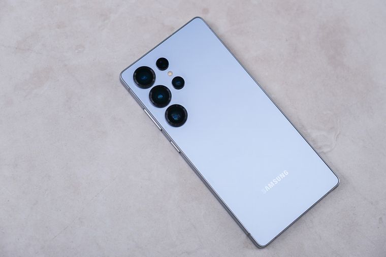 Este modelo de Samsung incluye un lápiz inteligente. Este modelo de Samsung incluye un lápiz inteligente. 