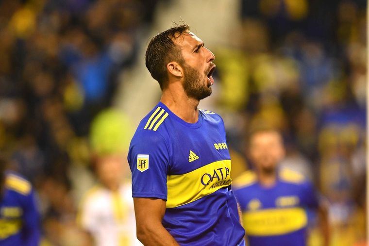 Carlos Izquierdoz grita el gol que abrió el marcador. Foto: Télam