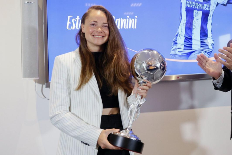 Estefanía Banini recibió el premio a la mejor Jugadora Iberoamericana del 2023