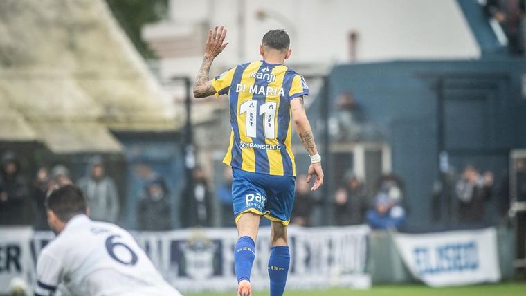 Ángel Di María no gritó ni festejó su gol: le pidió perdón a la gente de Gimnasia.