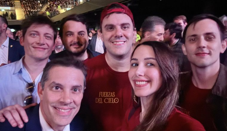 El asesor Santiago Caputo, el secretario de Justicia, Sebastián Amerio, el Gordo Dan y otros referentes violetas El asesor Santiago Caputo, el secretario de Justicia, Sebastián Amerio, el Gordo Dan y otros referentes violetas