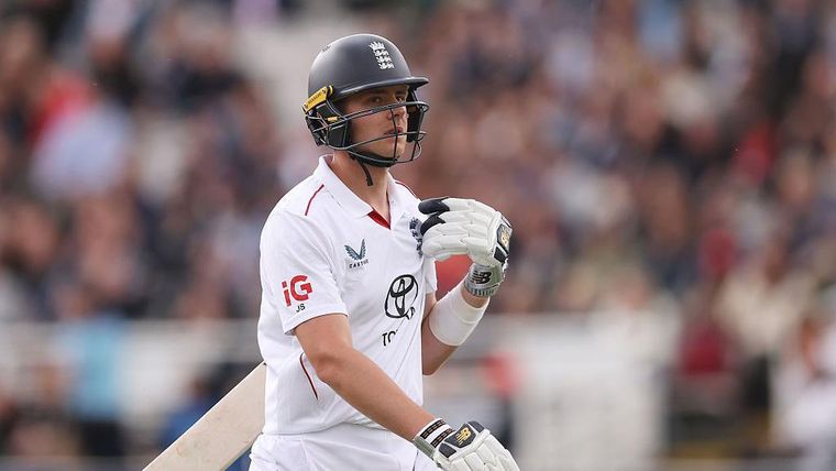 La estrella inglesa del cricket Jamie Smith se perdió un partido para el nacimiento de su hija.