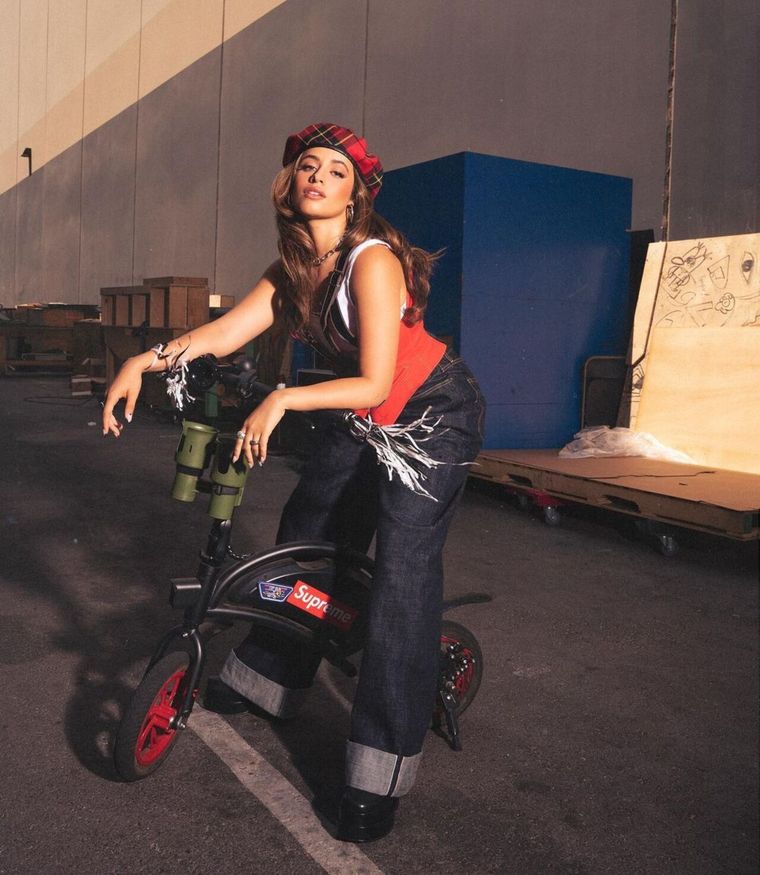 Camila Cabello luce audaz con estos atuendos que incluyen arneses Foto: Instagram